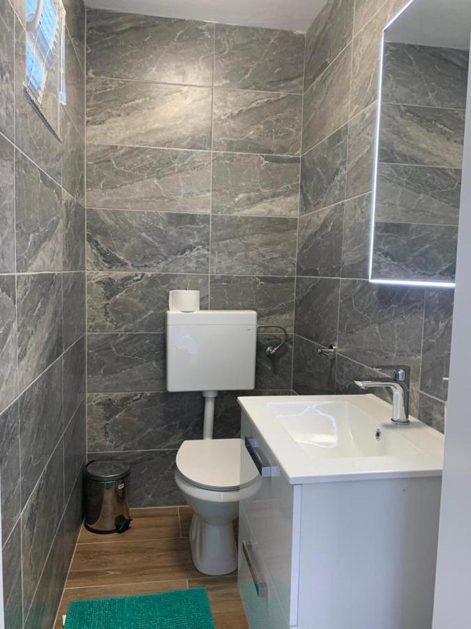 Perusic Apartmani Albatros מראה חיצוני תמונה