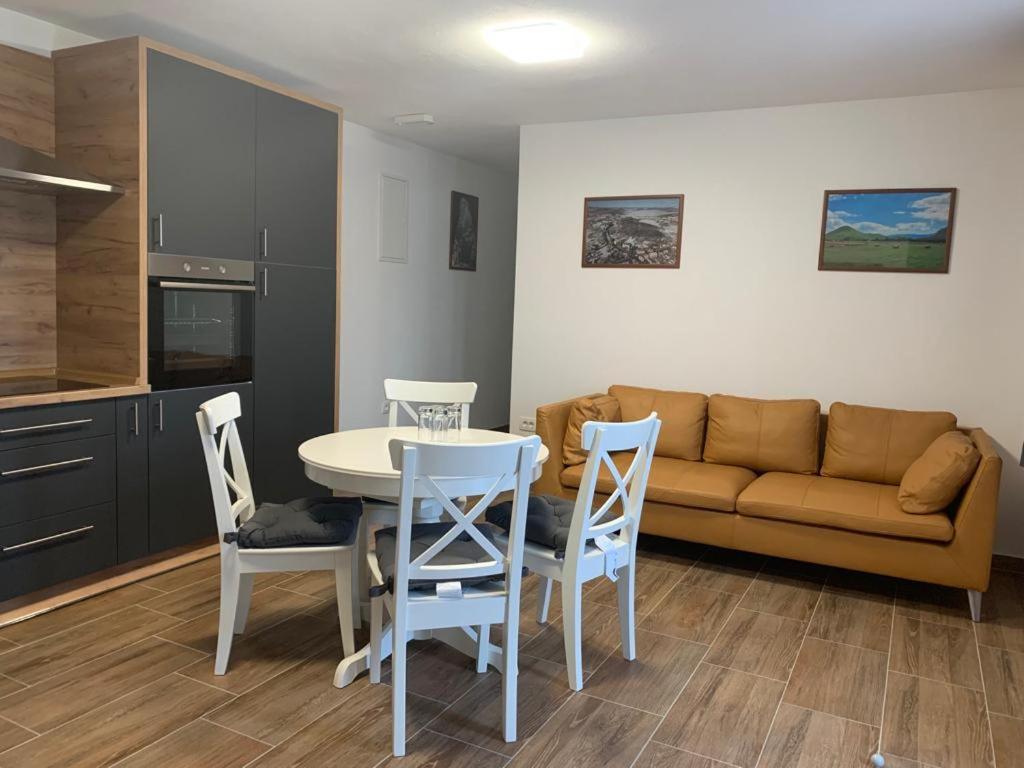 Perusic Apartmani Albatros מראה חיצוני תמונה