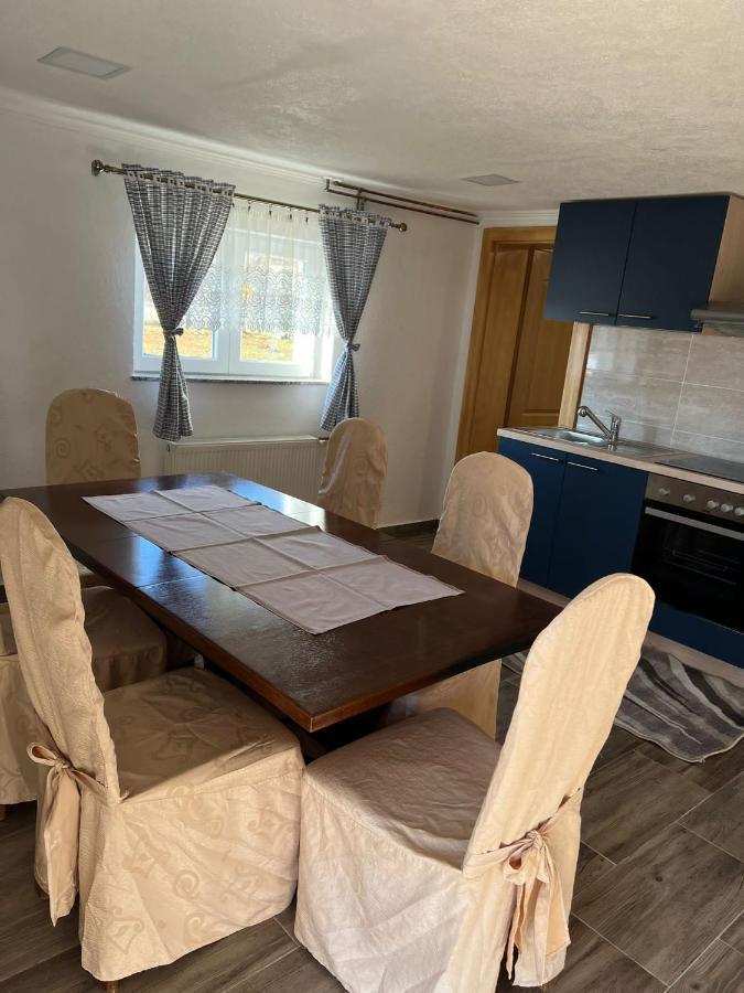 Perusic Apartmani Albatros מראה חיצוני תמונה