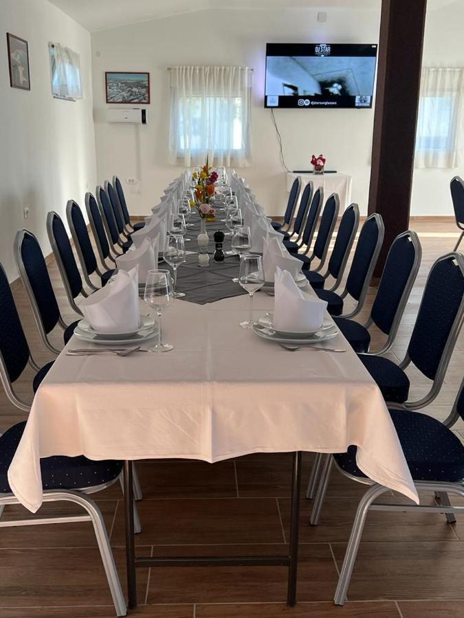 Perusic Apartmani Albatros מראה חיצוני תמונה